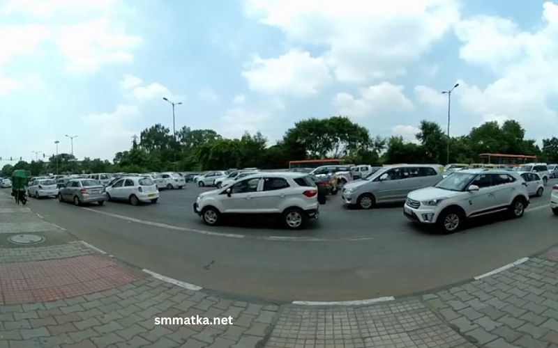 Dhaula Kuan Metro Station Parking